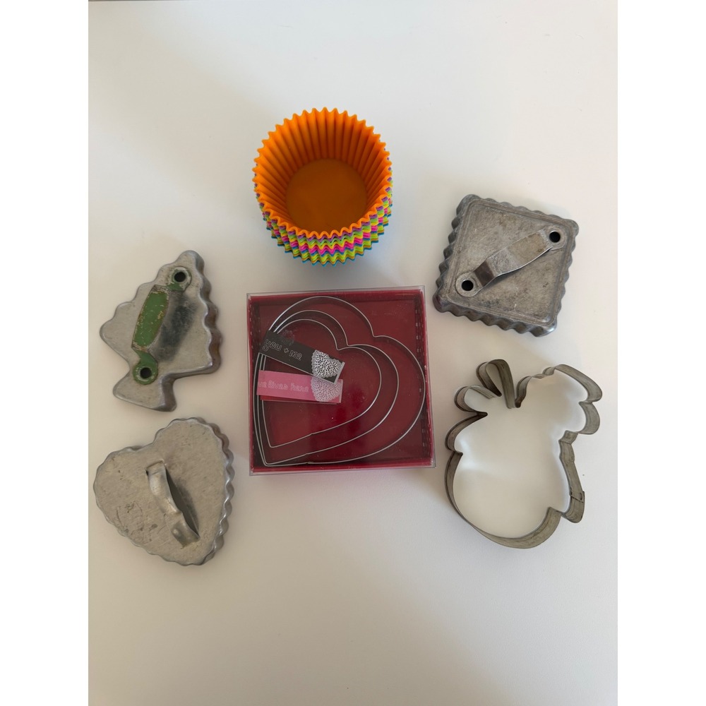 Vintage Metal Cookie Cutter Lot Heart Tree Square Bunny Silicone Cupcake Liners